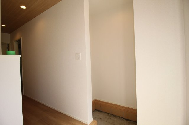 香美市土佐山田町宝町4丁目　3号棟（全5区画）　新築戸建の収納|シューズインクローク