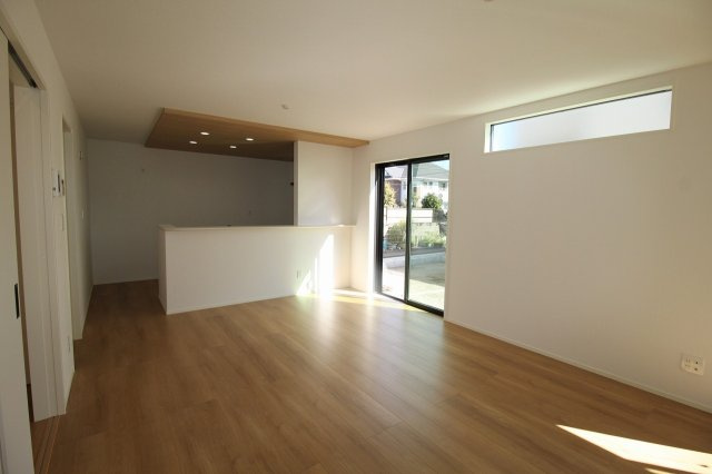 香美市土佐山田町宝町4丁目　3号棟　【内覧可能】（全5区画）　新築戸建の居間・リビング|LDK　16.0帖