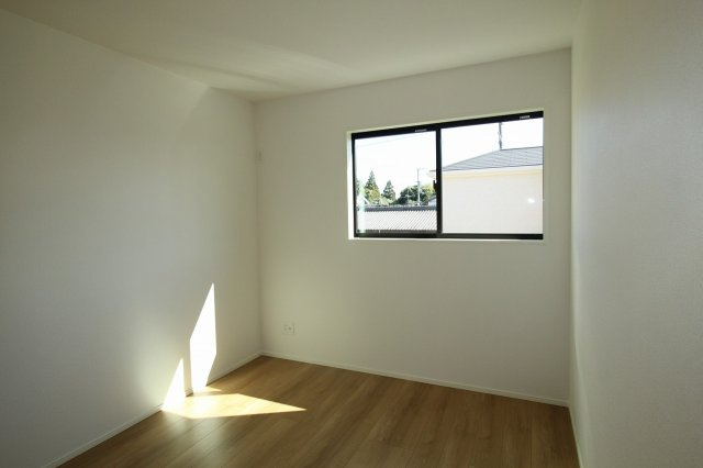 香美市土佐山田町宝町4丁目　3号棟　【内覧可能】（全5区画）　新築戸建の洋室|2F　南東の部屋　5.25帖