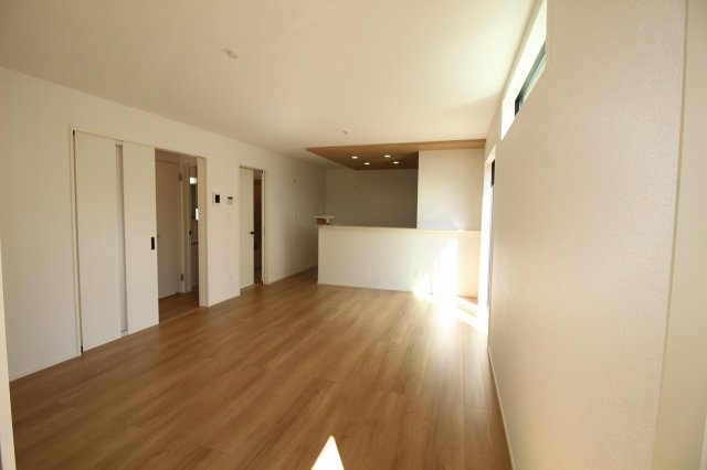 香美市土佐山田町宝町4丁目　3号棟　【内覧可能】（全5区画）　新築戸建の居間・リビング|LDK　16.0帖