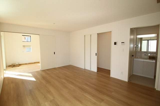 香美市土佐山田町宝町4丁目　3号棟　【内覧可能】（全5区画）　新築戸建の居間・リビング|LDK　16.0帖