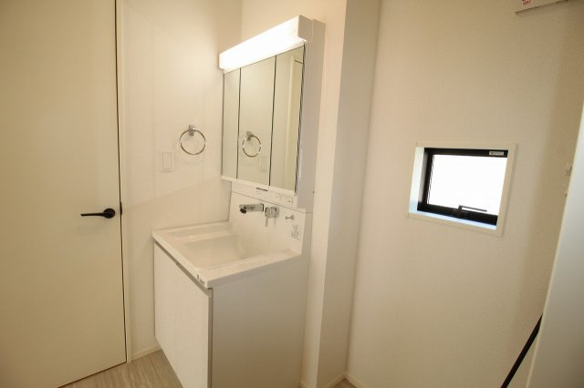 香美市土佐山田町宝町4丁目　3号棟　【内覧可能】（全5区画）　新築戸建の独立洗面台