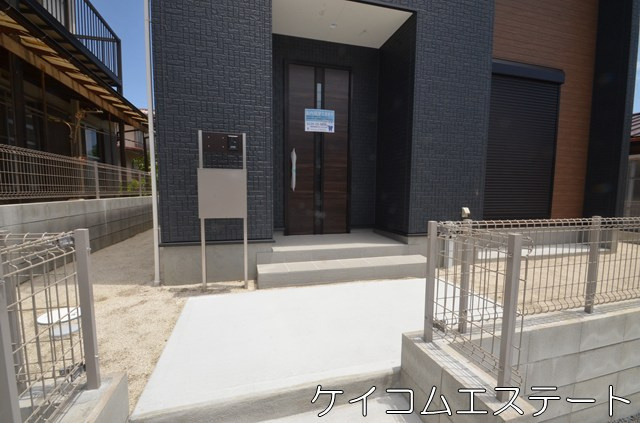 新築　永犬丸南町住宅のエントランス