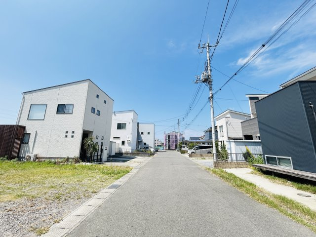 新築　前橋市箱田町1期　１号棟の前面道路含む現地写真|現地写真　　東側接道幅員約6ｍ