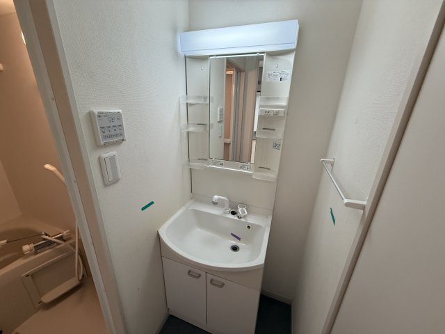 リブリ・岡町の独立洗面台