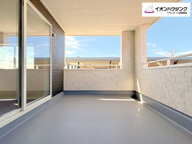 内容：バルコニーは風通しが良く、日中は日当たりも良好です♪