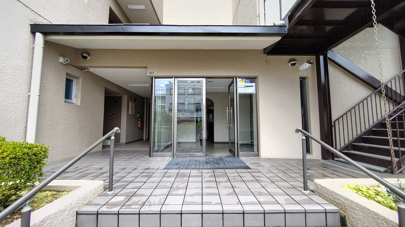 OTCハイツサンローゼのエントランス