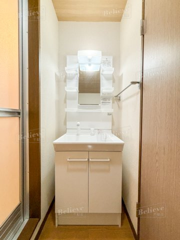 リバーサイド東櫛原の洗面所|明るい洗面所です★