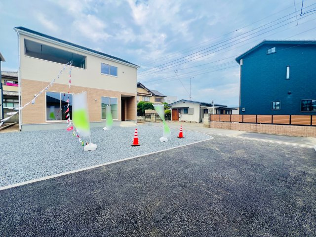 みどり市笠懸町阿左美の前面道路含む現地写真|駐車スペース3台可◎