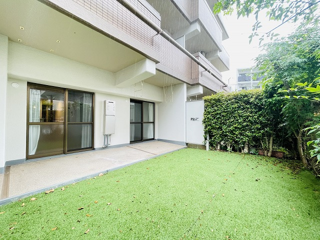 【庭】 | ネオハイツ筑紫丘 | 南向きで陽当り良好の専用庭は、家庭菜園やガーデニングもOKです