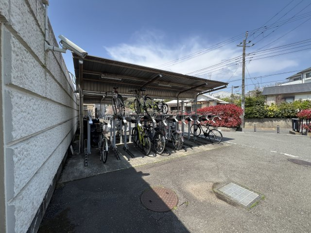 鎌倉市七里ガ浜東２丁目の中古マンションの駐輪場
