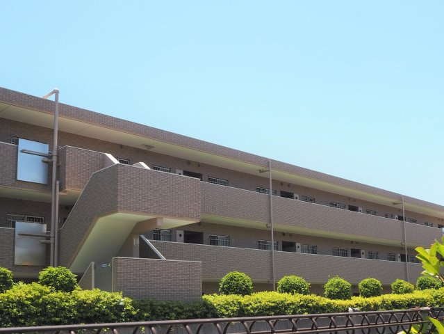 鎌倉市七里ガ浜東２丁目の中古マンションの外観