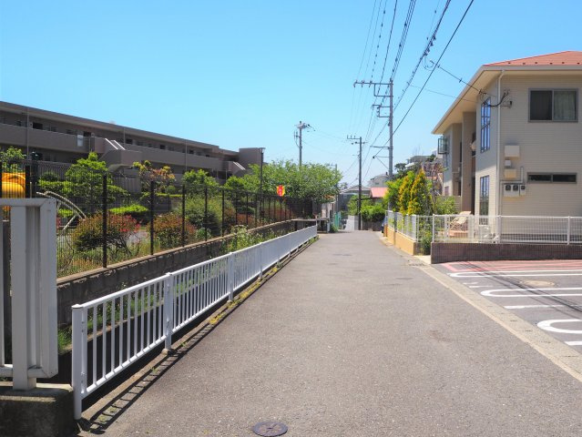 鎌倉市七里ガ浜東２丁目の中古マンションの周辺