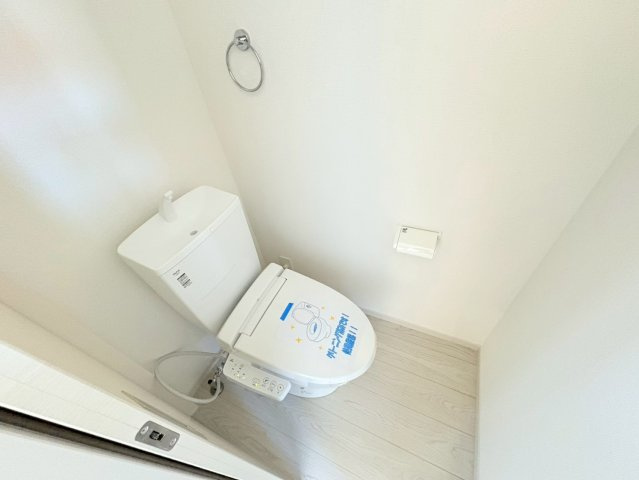 新築戸建　江南市古知野町2期　全2区画分譲のトイレ|超表面平滑加工とイオンパワーの「セフィオンテクト」加工で、汚れが付きにくく落ちやすい仕様です。