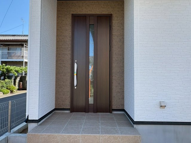 新築戸建　江南市古知野町2期　全2区画分譲の玄関|玄関ドアの鍵はディンプルキーと内側はサムターンキーになっており防犯性の高い仕様になっています。