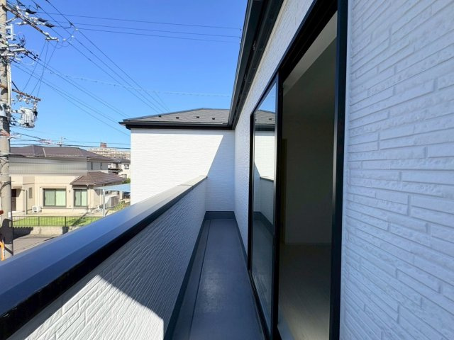新築戸建　江南市古知野町2期　全2区画分譲のバルコニー|バルコニーは南向きで洗濯物もよく乾きます！