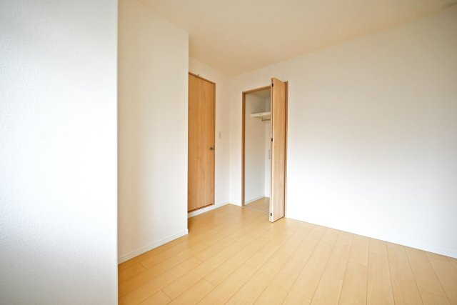 アドリーム伊丹北野の洋室|-洋室5.1帖- 全居室収納スペース有