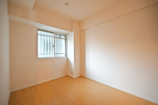 アドリーム伊丹北野の洋室|-洋室4.3帖- 全居室収納スペース有