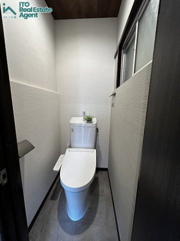 松ヶ崎久土町中古戸建のトイレ