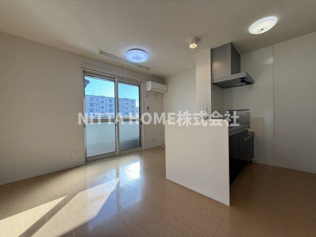 メゾン・ストークの居間・リビング|明るいリビングです◆