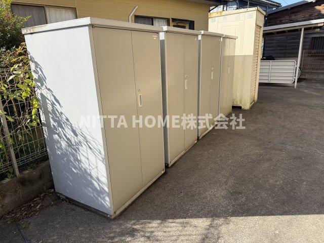 メゾン・ストークのその他共用部分|うれしいタイヤ庫付きです！！