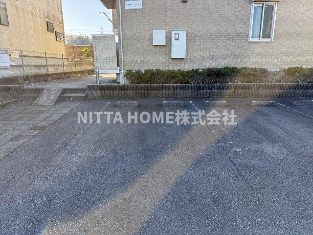 メゾン・ストークの駐車場|敷地内に駐車場の空きがあります◎