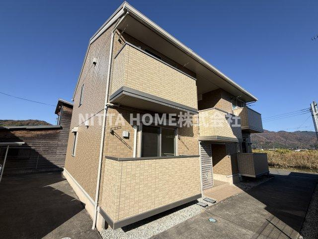 メゾン・ストークの外観|全戸角部屋◇外部物置を完備しています！