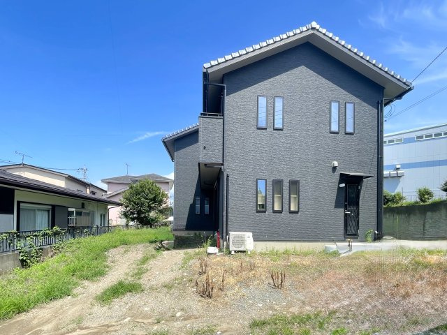 【中古戸建】高崎市矢島町の外観|■外観｜穏やかな風と陽光を導き、プライバシーを考慮した設計プランを採用☆