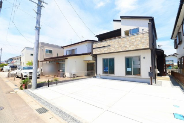 新築戸建・建売　郡山市昭和一丁目　BLOOMING GARDEN　全1棟の前面道路含む現地写真|並列3台以上駐車可能！