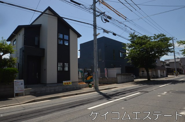 新築　鷹見台1丁目　2期の前面道路含む現地写真