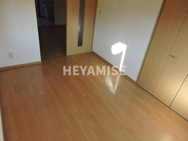 クーズアベニューの洋室