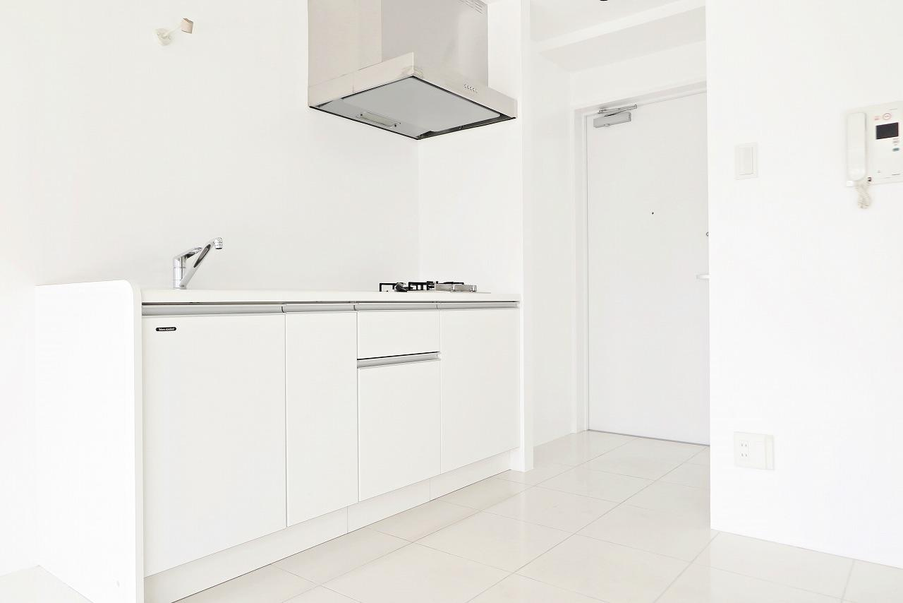 是空NANBAⅡのキッチン|白がメインとなってます