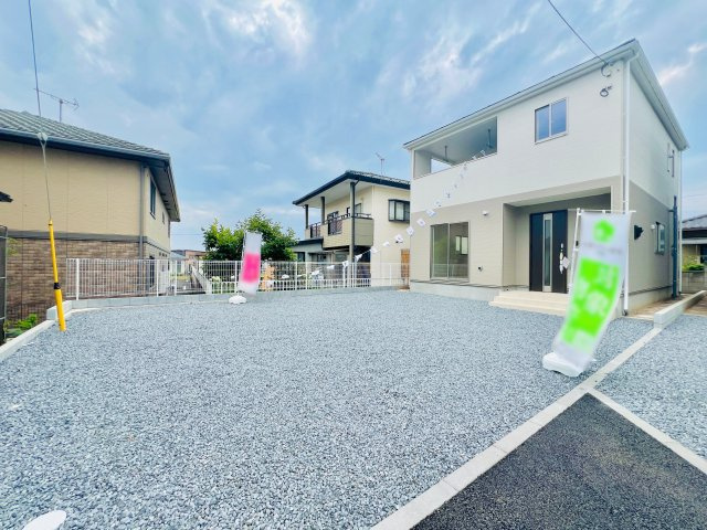 みどり市笠懸町阿左美の前面道路含む現地写真|駐車スペース3台可◎