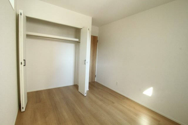 香美市土佐山田町宝町4丁目　5号棟　【内覧可能】（全5区画）　新築戸建の収納|2F　南西の部屋　5.25帖