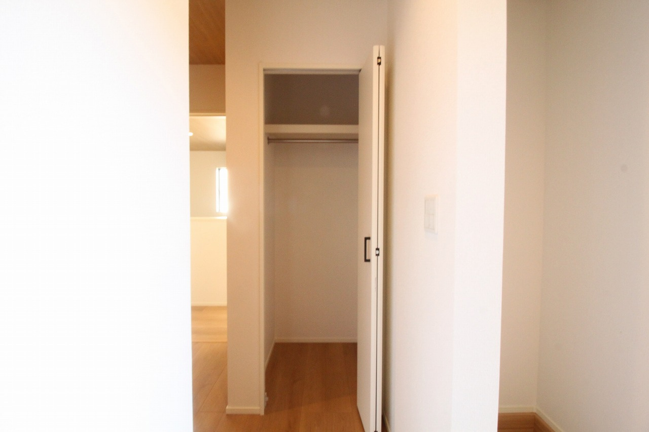 香美市土佐山田町宝町4丁目　5号棟　【内覧可能】（全5区画）　新築戸建の収納|1F　ホール