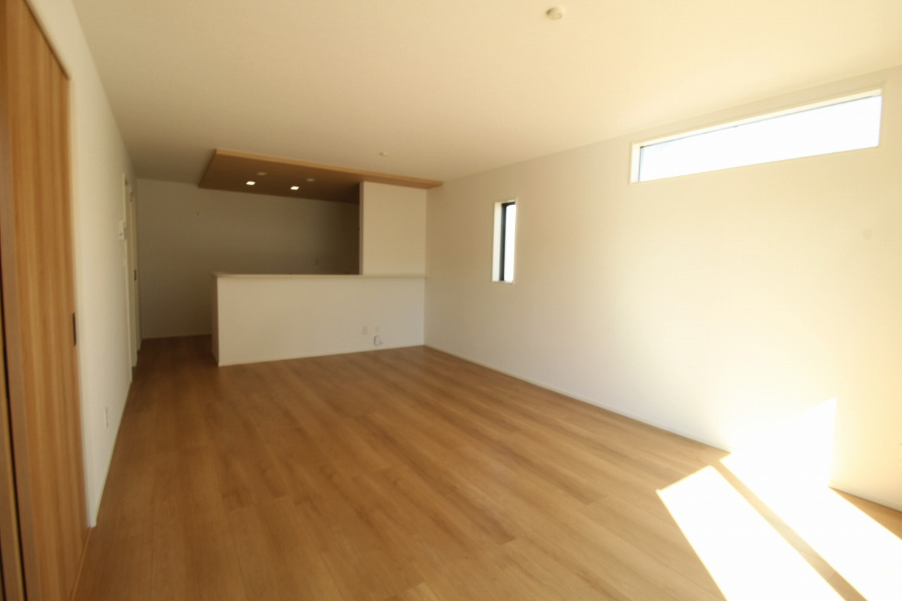 香美市土佐山田町宝町4丁目　5号棟　【内覧可能】（全5区画）　新築戸建の居間・リビング|LDK　18.0帖