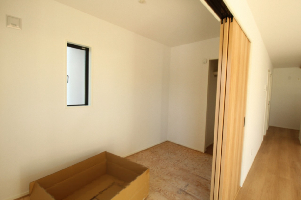 香美市土佐山田町宝町4丁目　5号棟　【内覧可能】（全5区画）　新築戸建の和室|和洋室　4.0帖