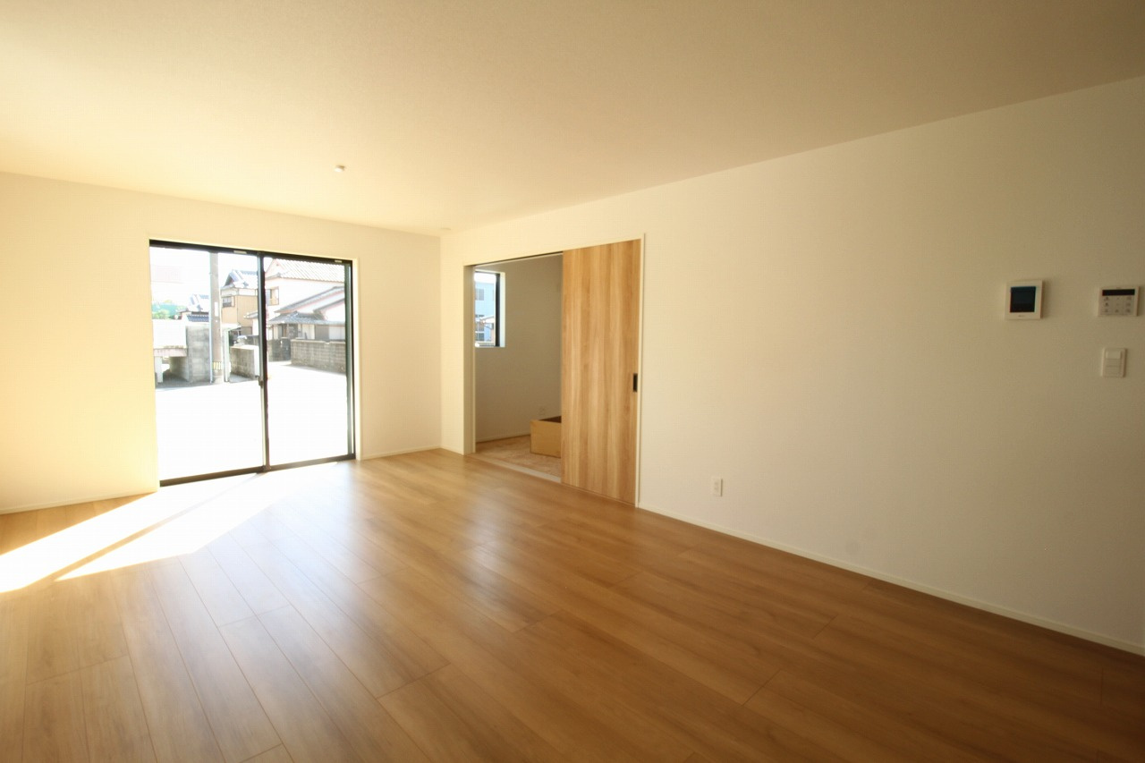 香美市土佐山田町宝町4丁目　5号棟　【内覧可能】（全5区画）　新築戸建の居間・リビング|LDK　18.0帖