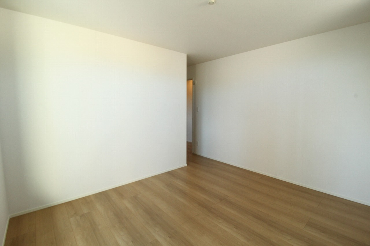 香美市土佐山田町宝町4丁目　5号棟　【内覧可能】（全5区画）　新築戸建の洋室|2F　南東の部屋　7.75帖