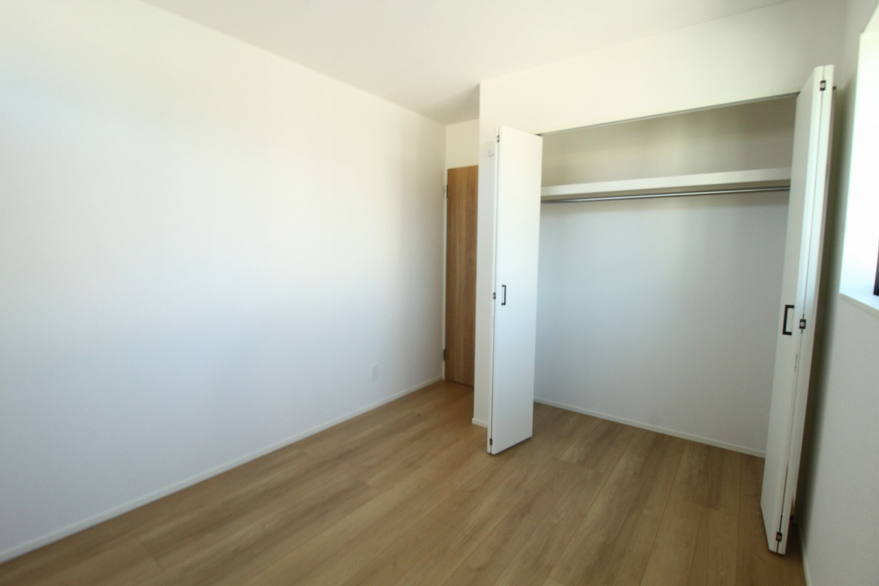 香美市土佐山田町宝町4丁目　5号棟　【内覧可能】（全5区画）　新築戸建の収納|2F　北東の部屋　5.25帖