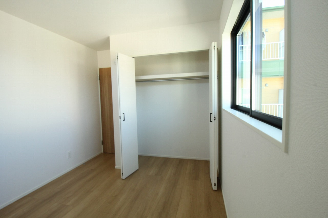 香美市土佐山田町宝町4丁目　5号棟　【内覧可能】（全5区画）　新築戸建の収納|2F　北東の部屋　5.25帖