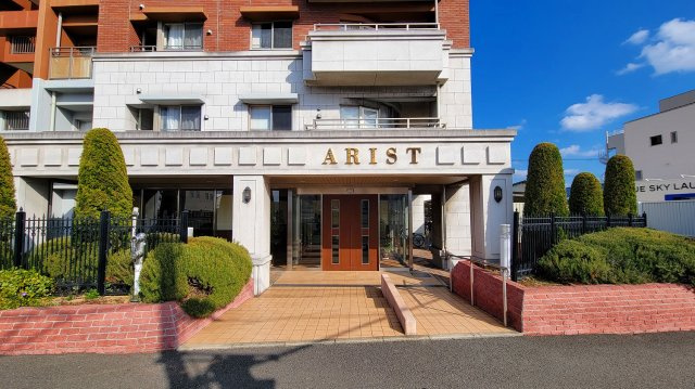 アリストタワー和歌山シティのエントランス
