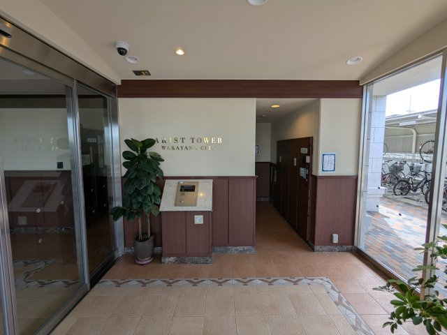 アリストタワー和歌山シティのエントランス