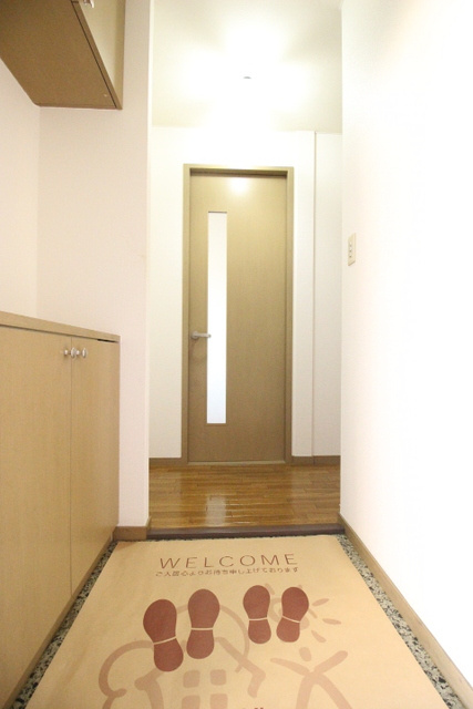 サンビレッジ梅満Cの玄関|シューズボックス付きの玄関です☆