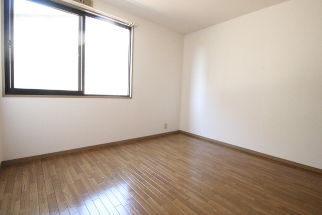 サンビレッジ梅満Cの寝室|風通しも良い寝室です☆