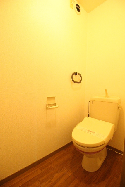 サンビレッジ梅満Cのトイレ|嬉しい温水洗浄便座付き♪