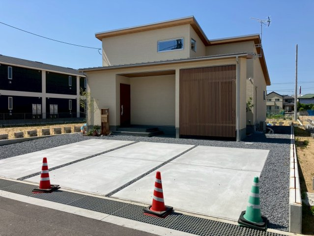 坂出市久米町　縦格子が印象的な和モダンな平屋