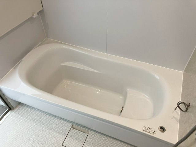 坂出市久米町　縦格子が印象的な和モダンな平屋の浴室