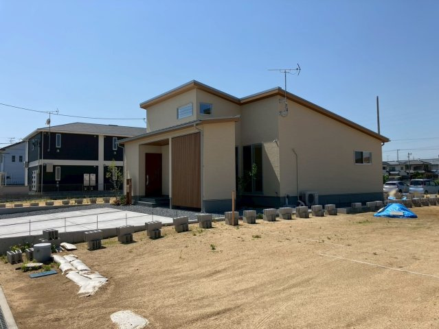 坂出市久米町　縦格子が印象的な和モダンな平屋の外観