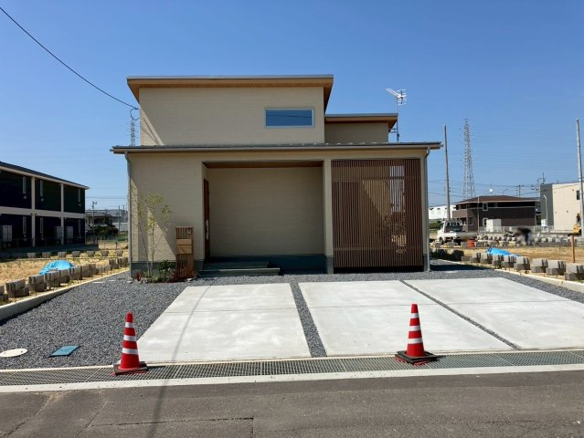 坂出市久米町　縦格子が印象的な和モダンな平屋の外観